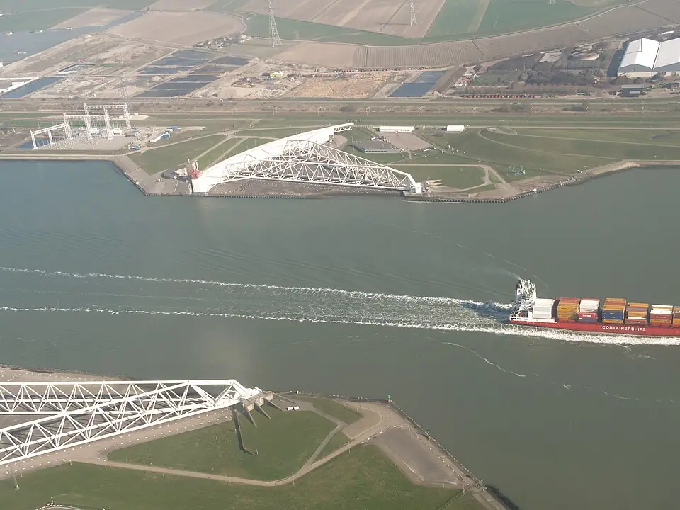 Keringhuis Maeslantkering in Hoek van Holland